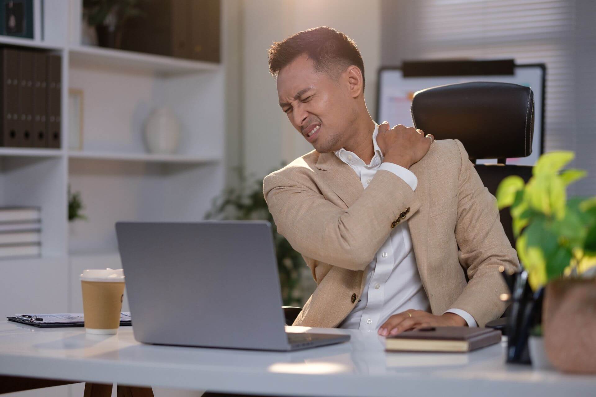 Office Pain Is Not Normal: Why Desk-Related Neck and Back Pain Shouldn’t Be Ignored